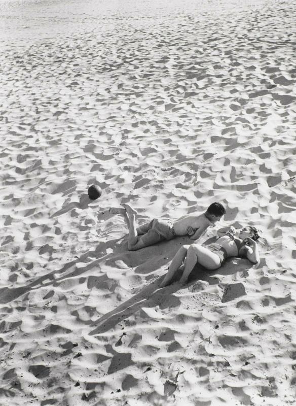 Femme Nue Sur La Plage off son