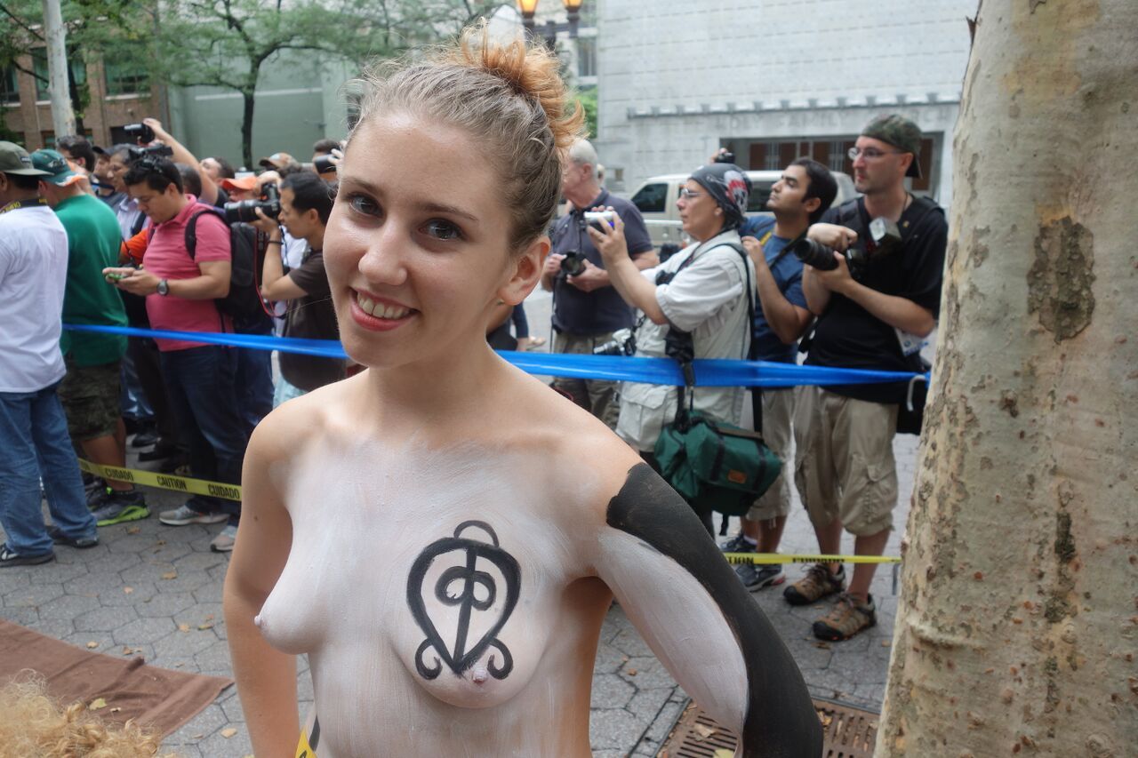 alex tilden recommends body painting nude pic