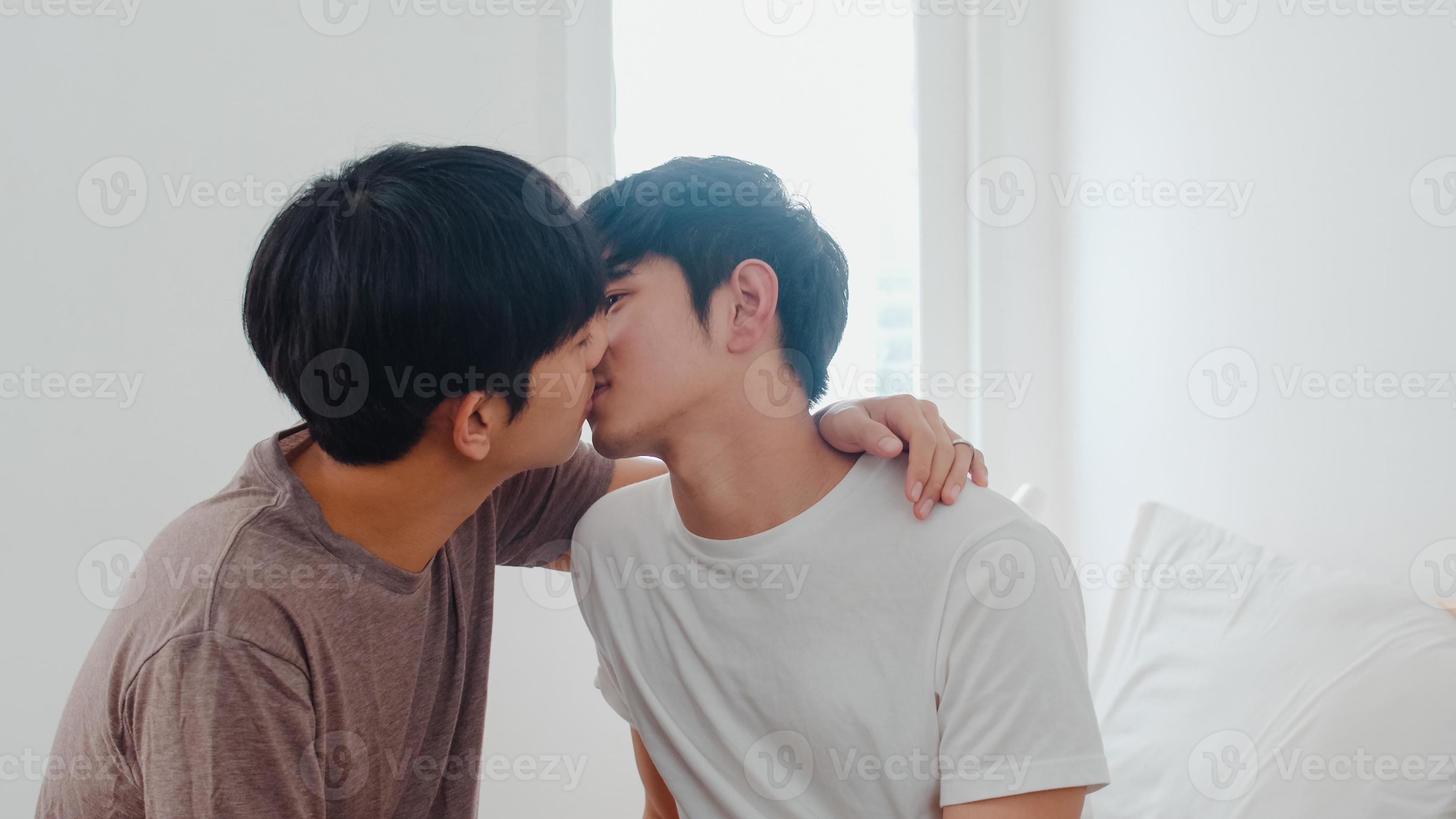 brian batton recommends Lesbian Asian Hot Kiss