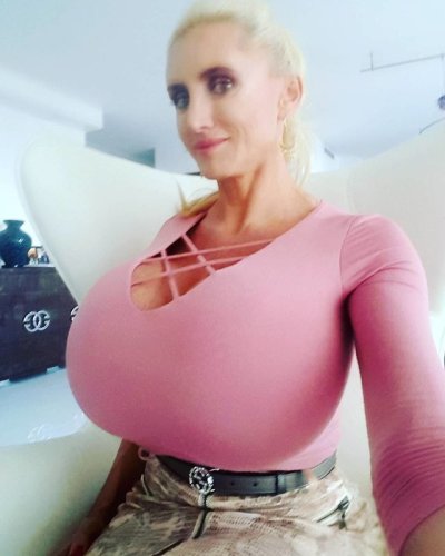 natural tits mom