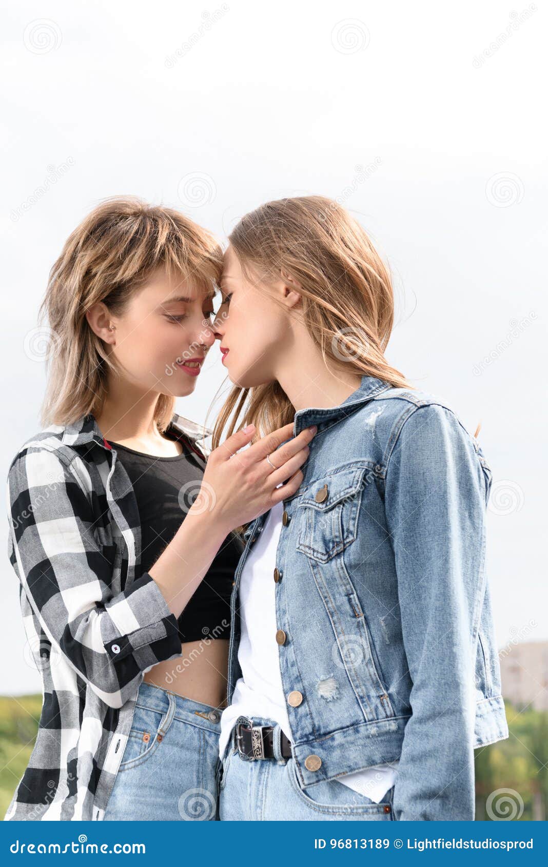 mom daughter nude beach