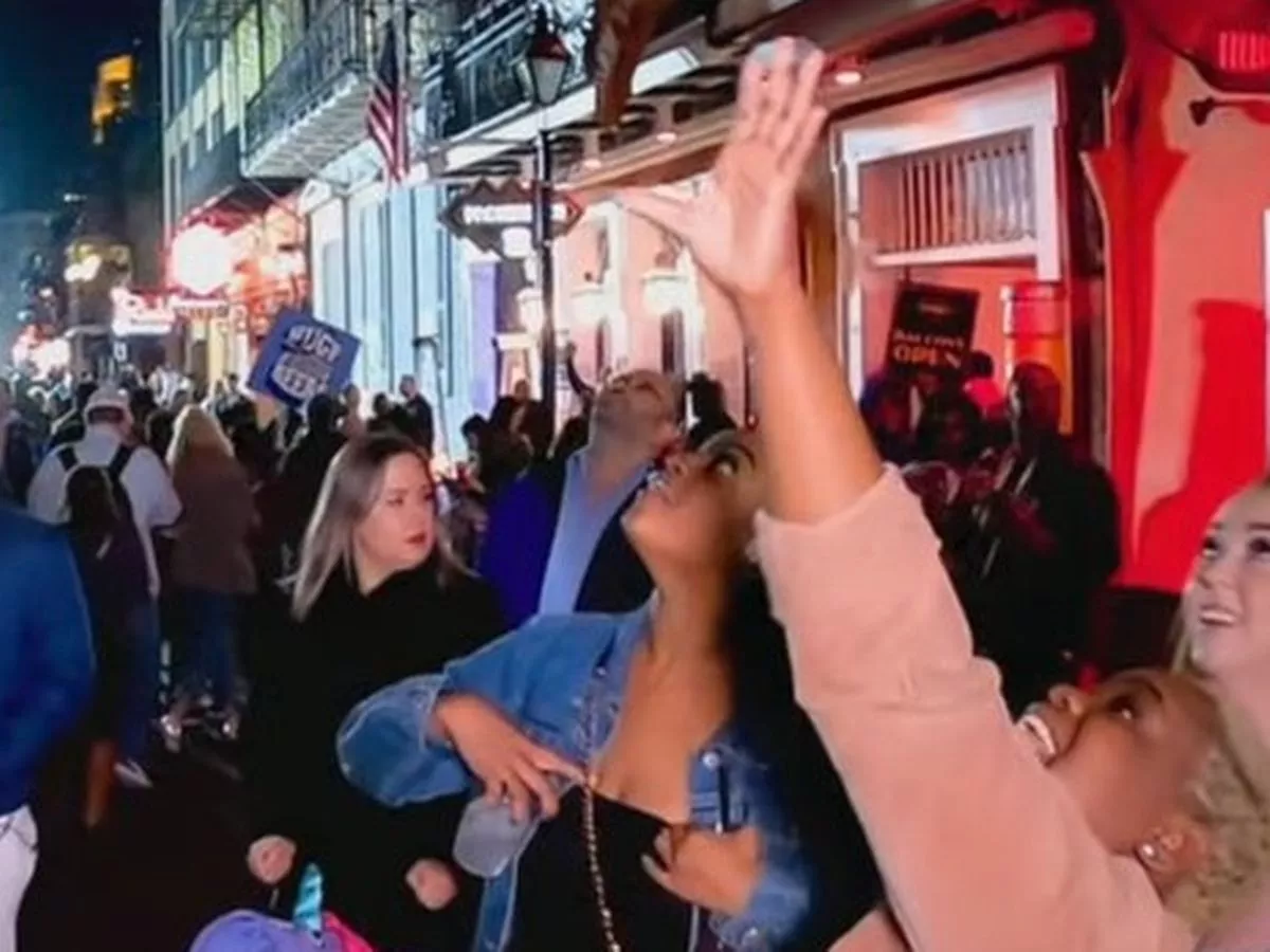 chris chauncey recommends bourbon street flasher video pic