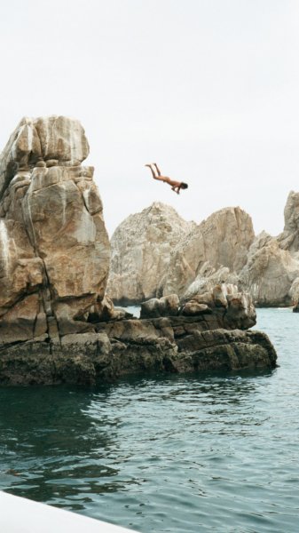 brian van vliet recommends Cliff Diving Nude