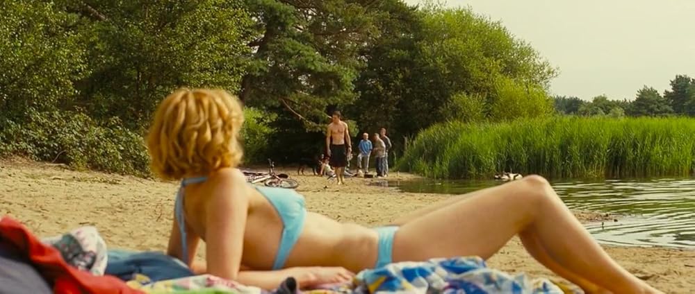 bae chung recommends kelly reilly bikini pic