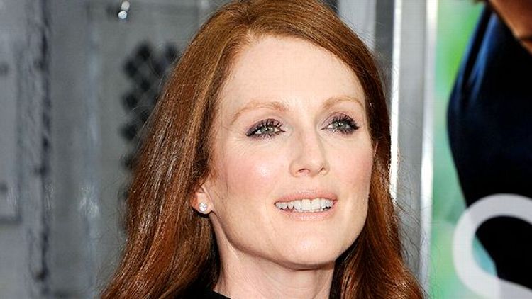 Julianne Moore Topless footjob facial