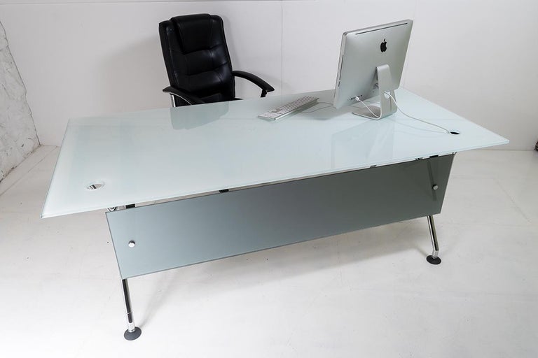 Costanza Calabrese Glass Desk sesso como