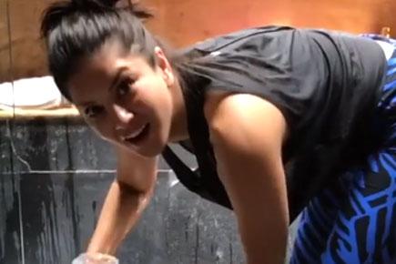 buzz bradley recommends sunny leone bathing pic