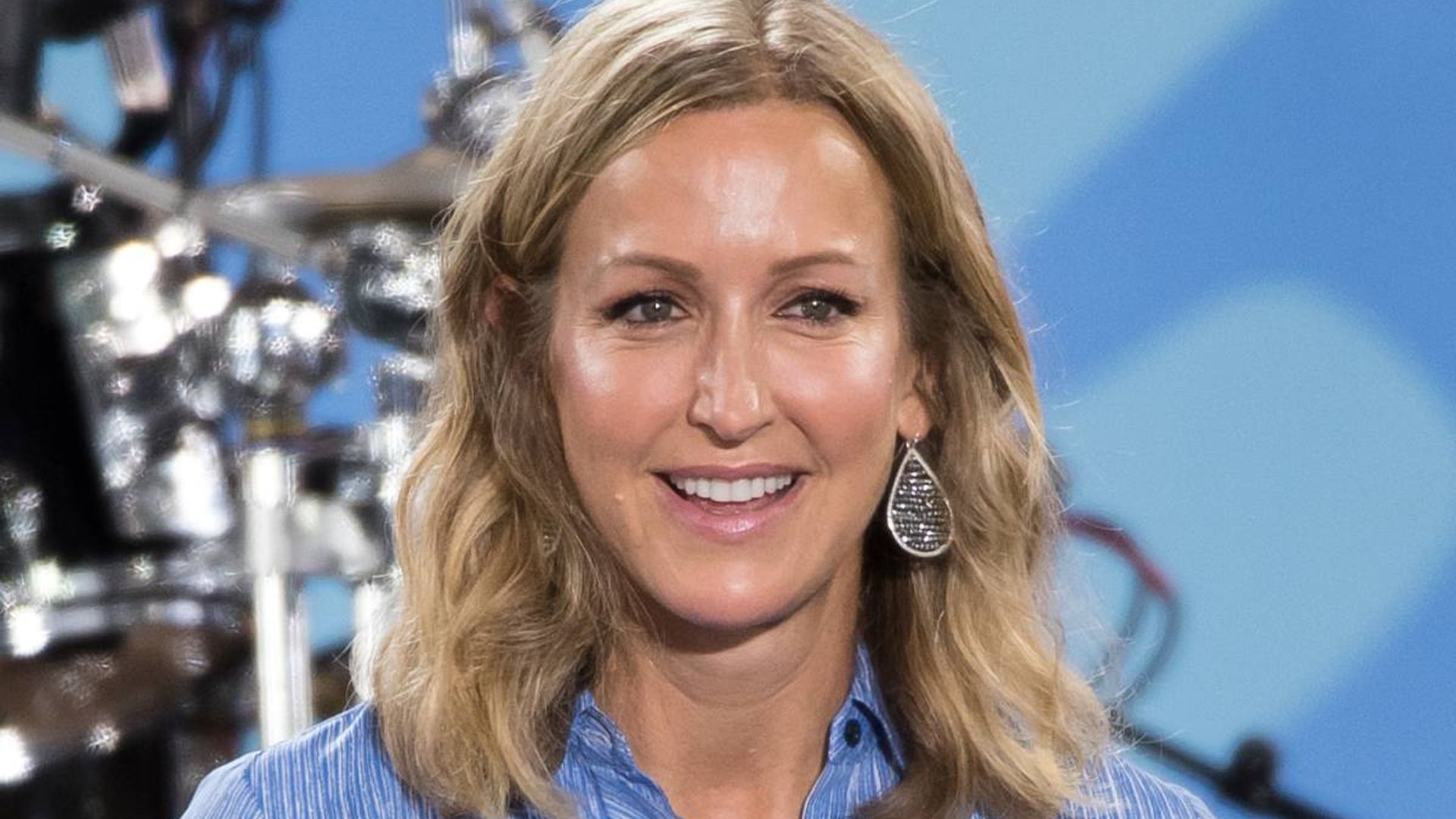 amie schell add lara spencer legs photo