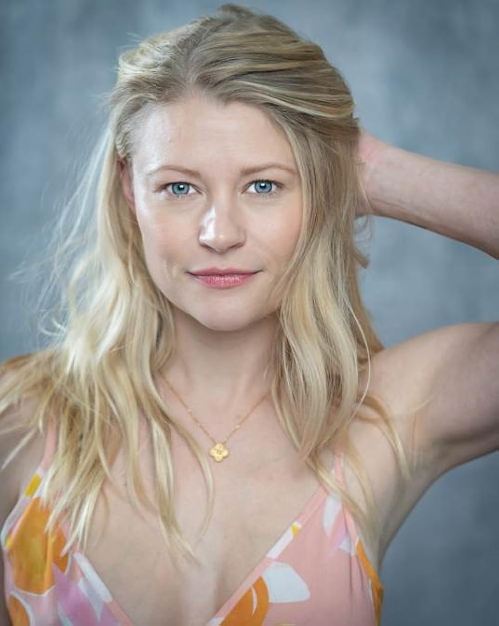 carm m recommends emilie de ravin nude pic