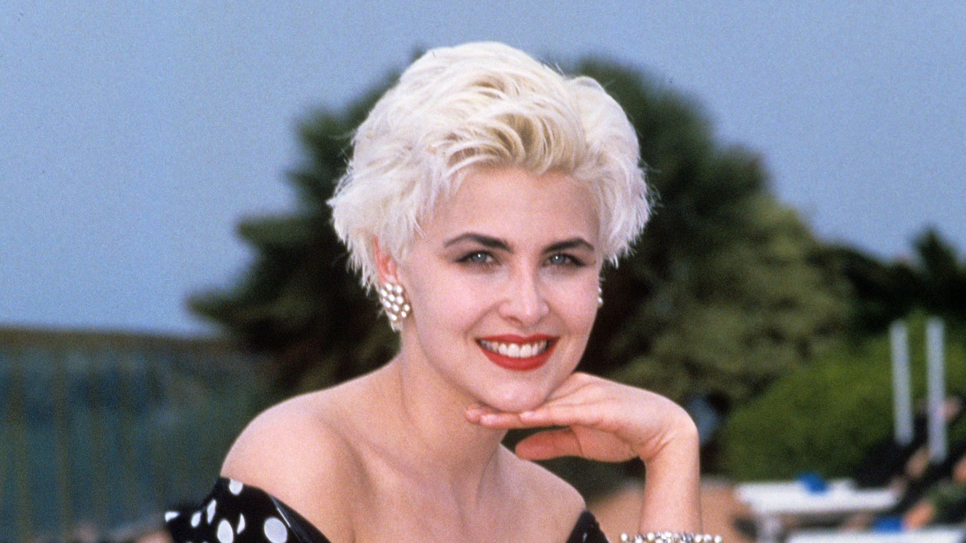 darlene stich recommends sherilyn fenn two moon pic