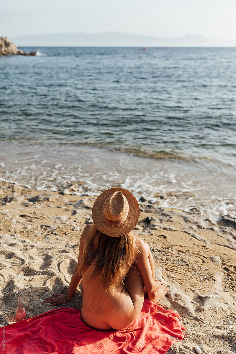 naked beachgirls