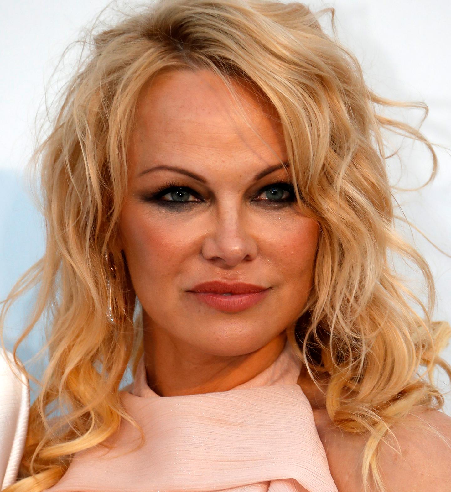 pamela anderson naken