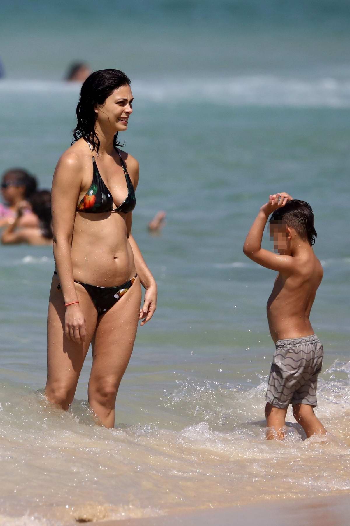 cathy sonier recommends morena baccarin bikini pic