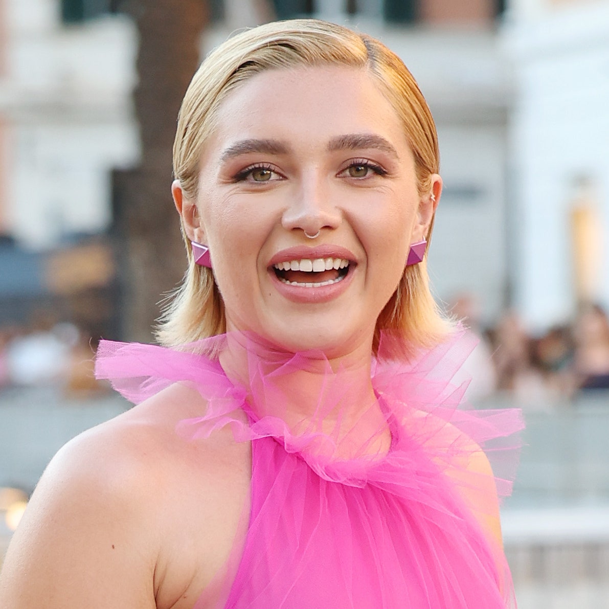 amanda intan recommends florence pugh lesbian scene pic