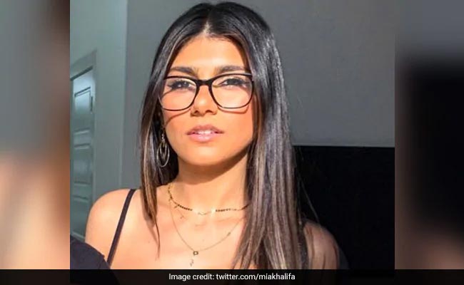 ariel sarreal share mia khalifa swallow