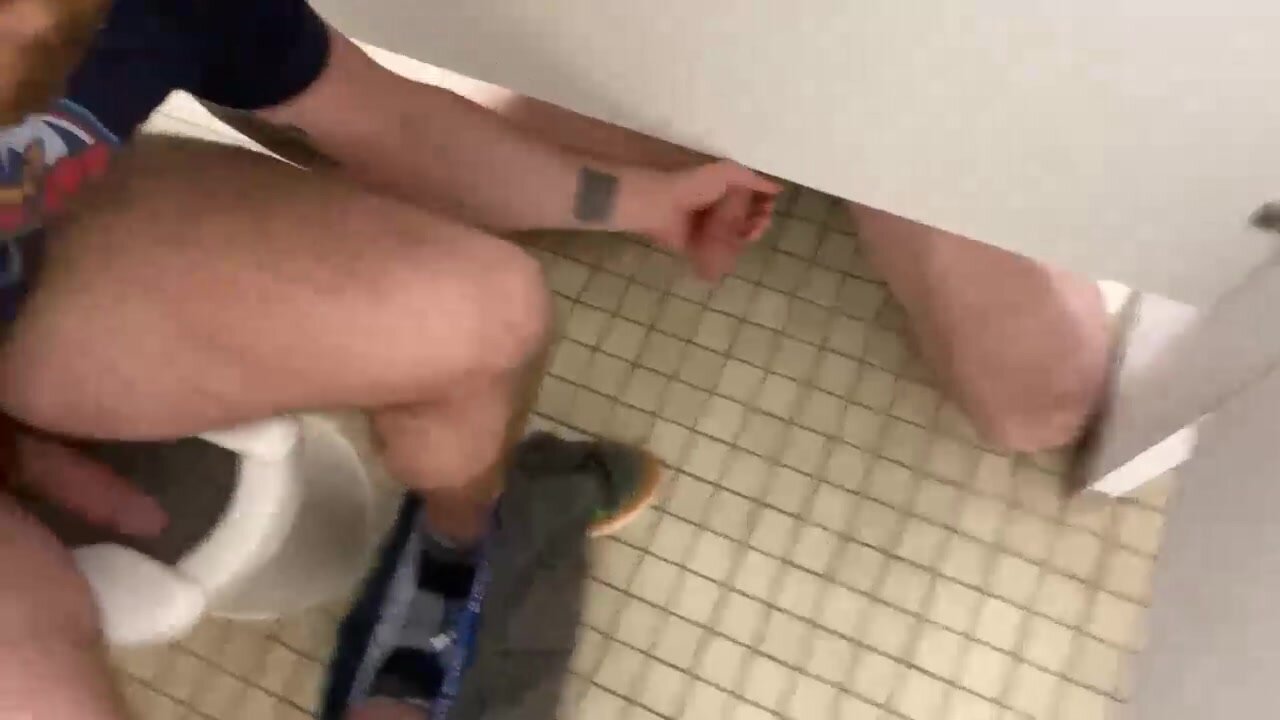 pictures of guys peeing