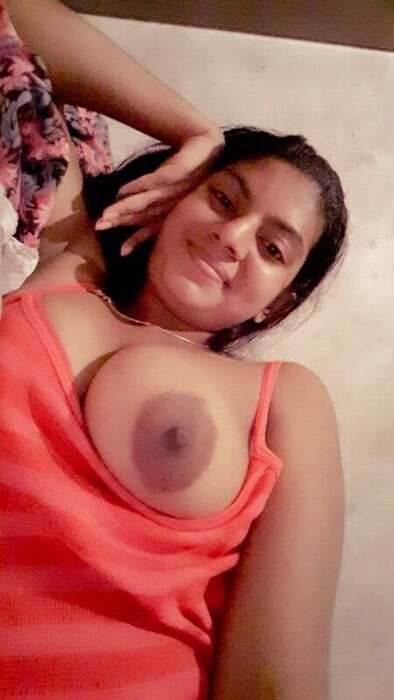 big boobs naked selfie