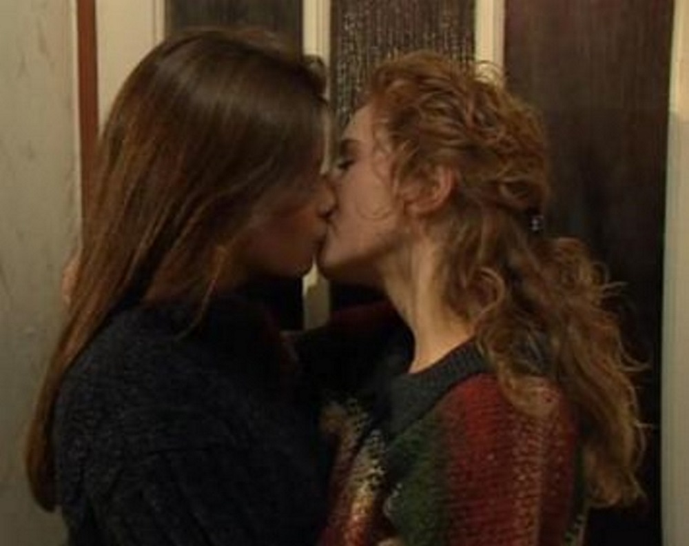 mother daughter lesbian first time