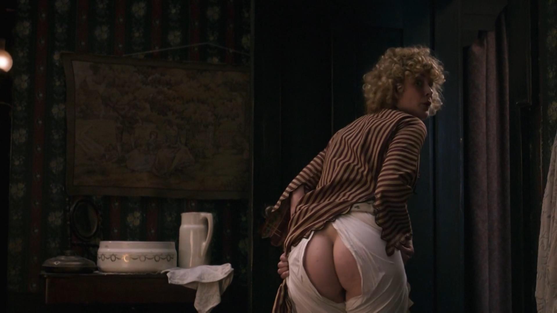 laura linney nude