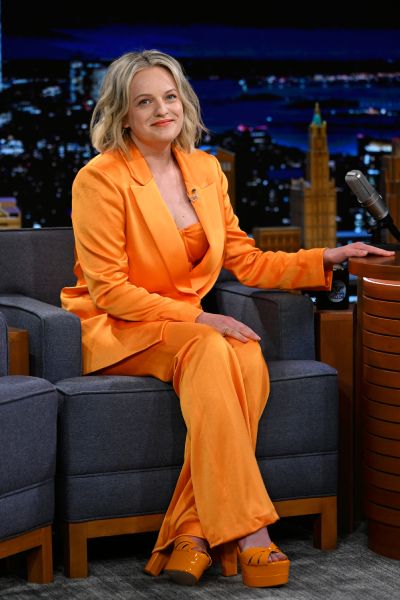 derrel johnson recommends elisabeth moss sexy pic