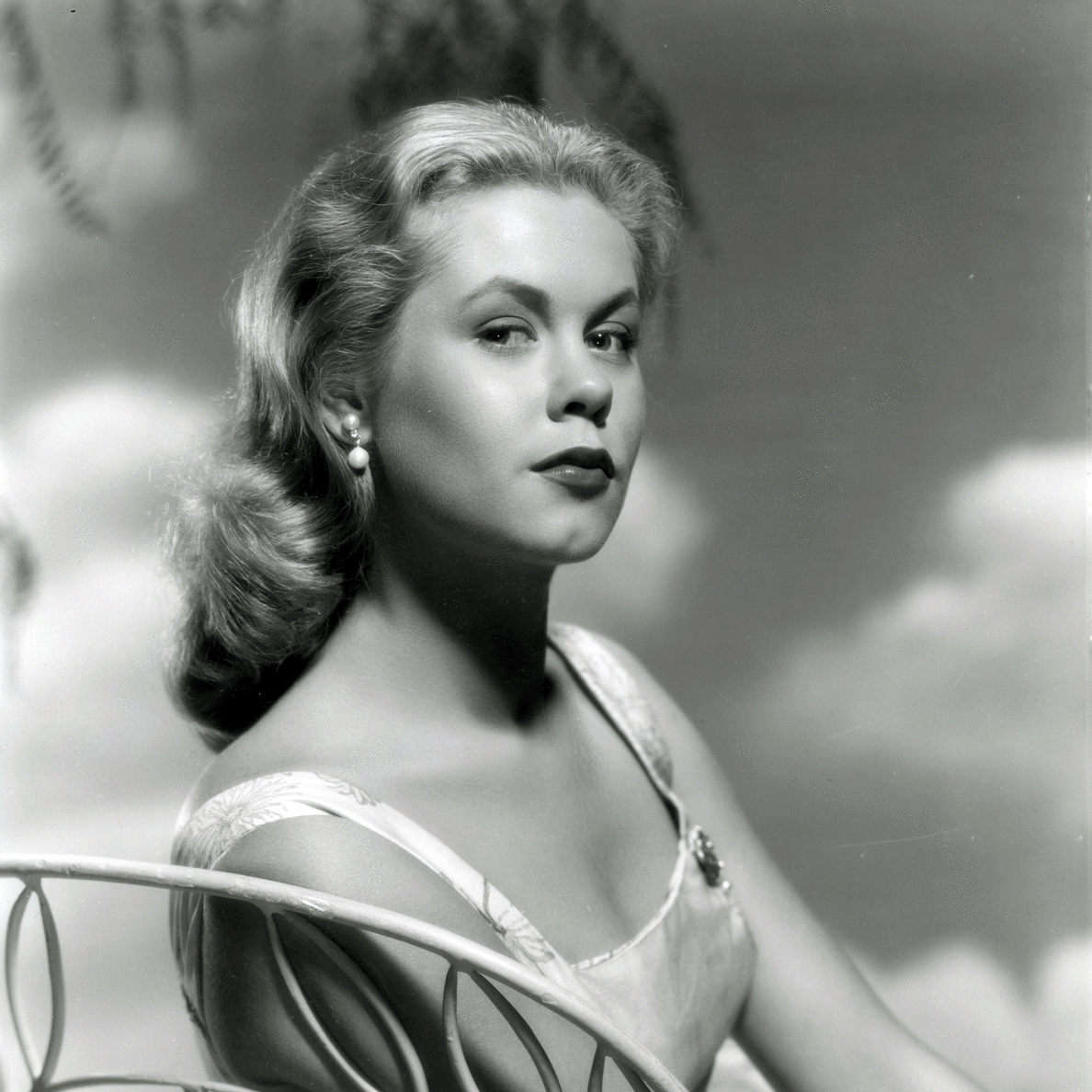 cameron small recommends Elizabeth Montgomery Nude Images