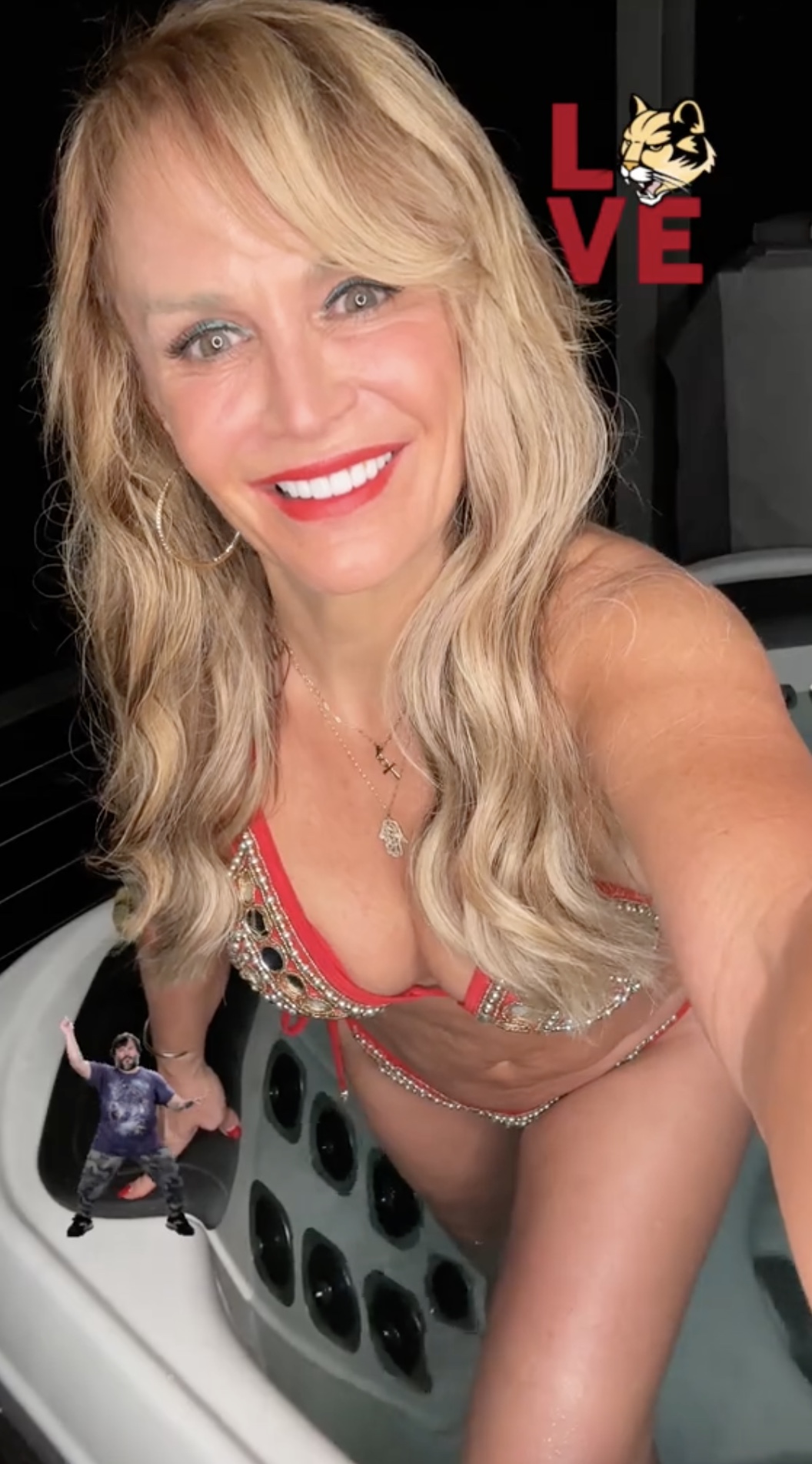 anaida medina recommends hot cougar blonde pic