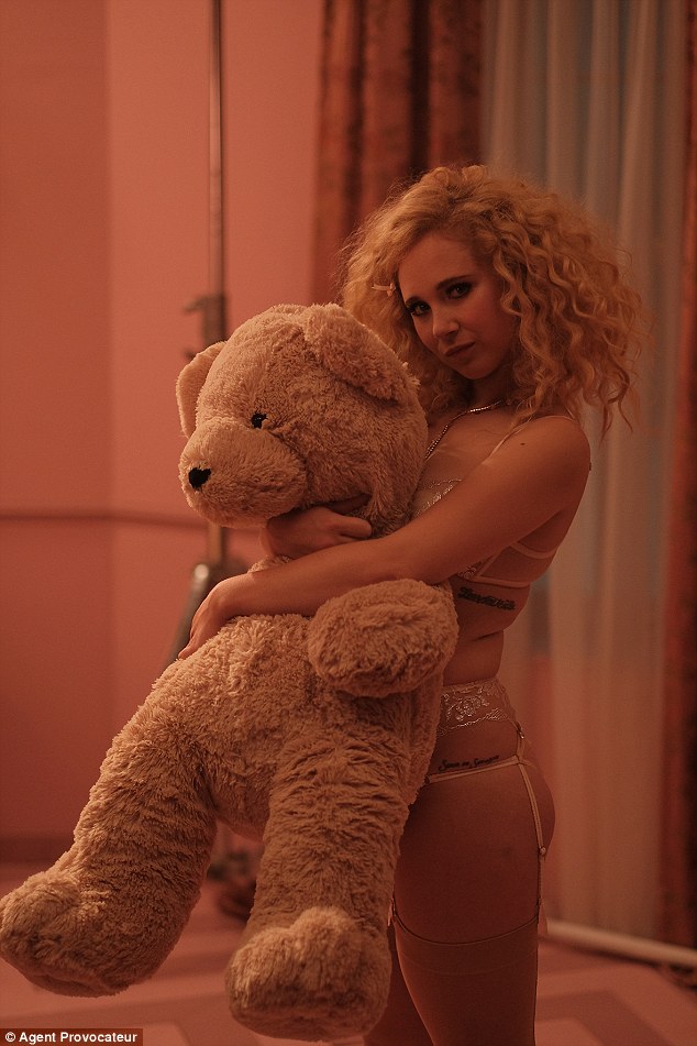 amber hairfield share juno temple sexy photos