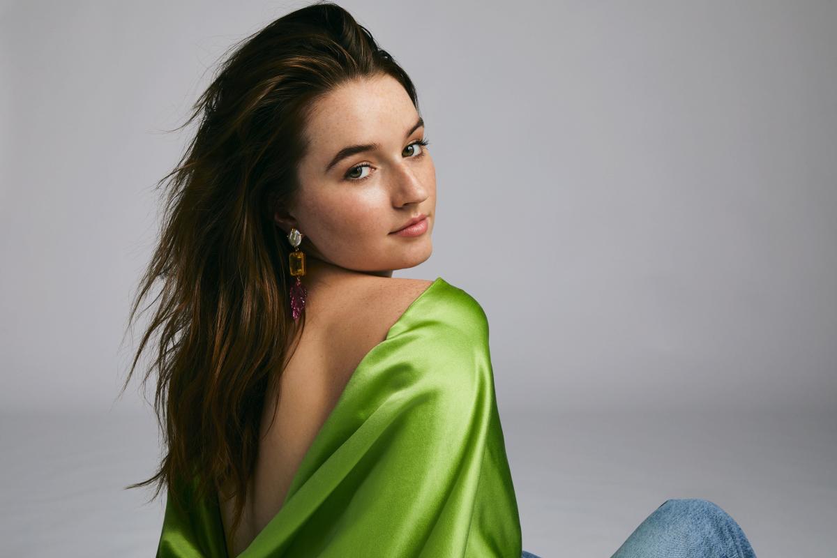 kaitlyn dever bikini