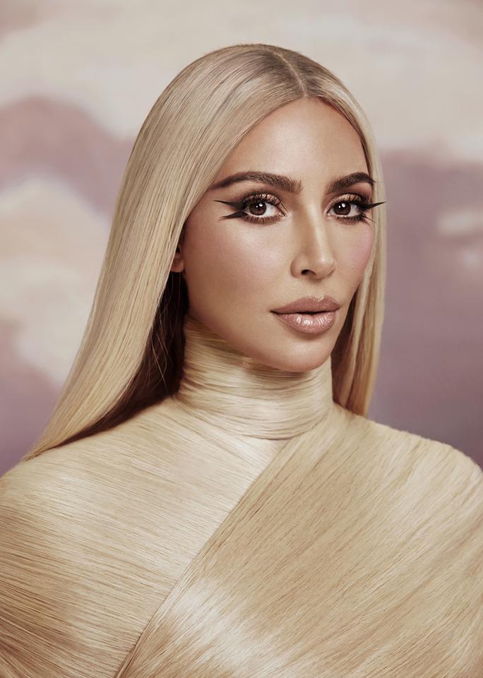 Kim Kardashian Gives Head by lika