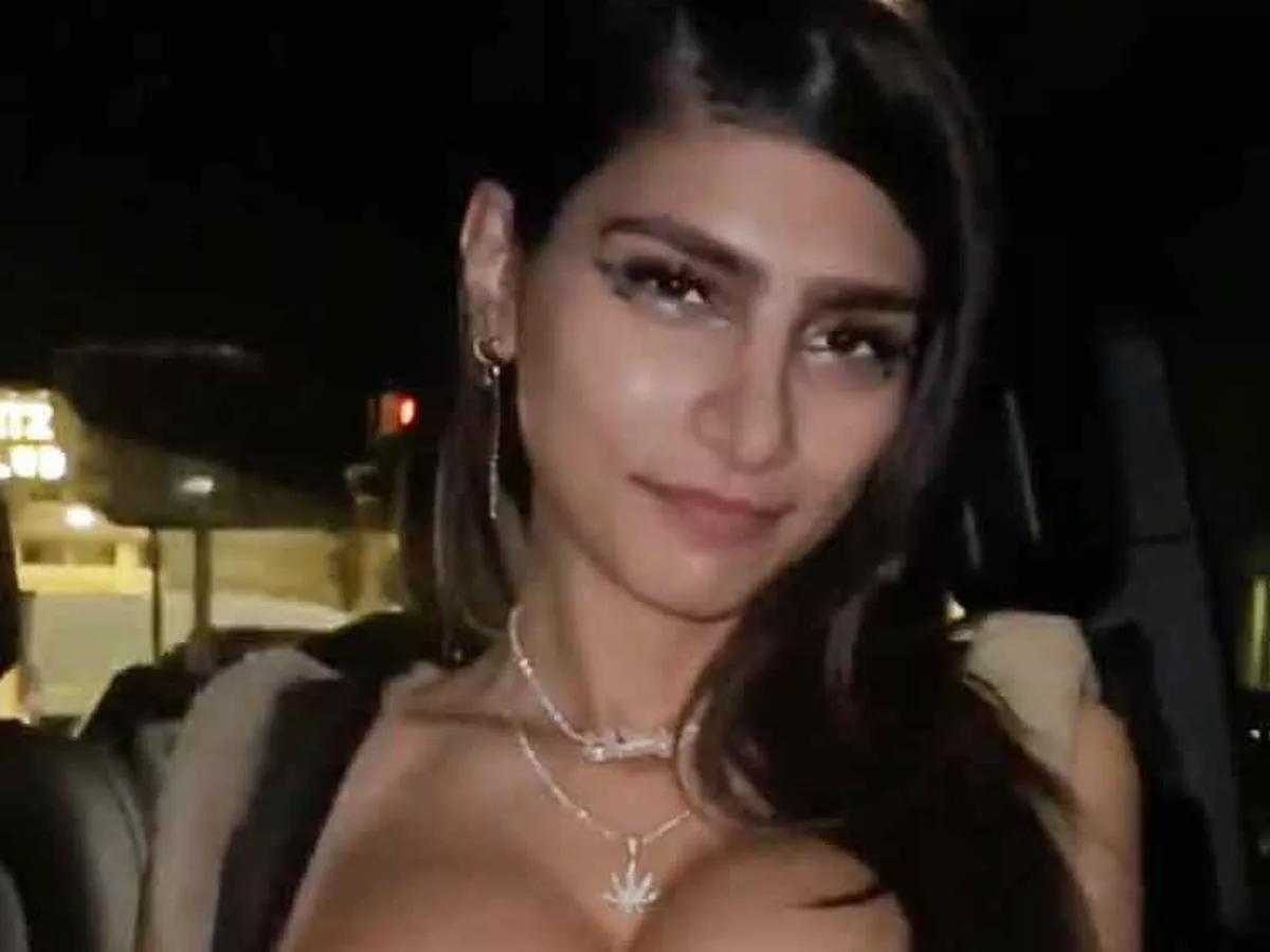 brooke hiscock recommends Mia Khalifa And Fan