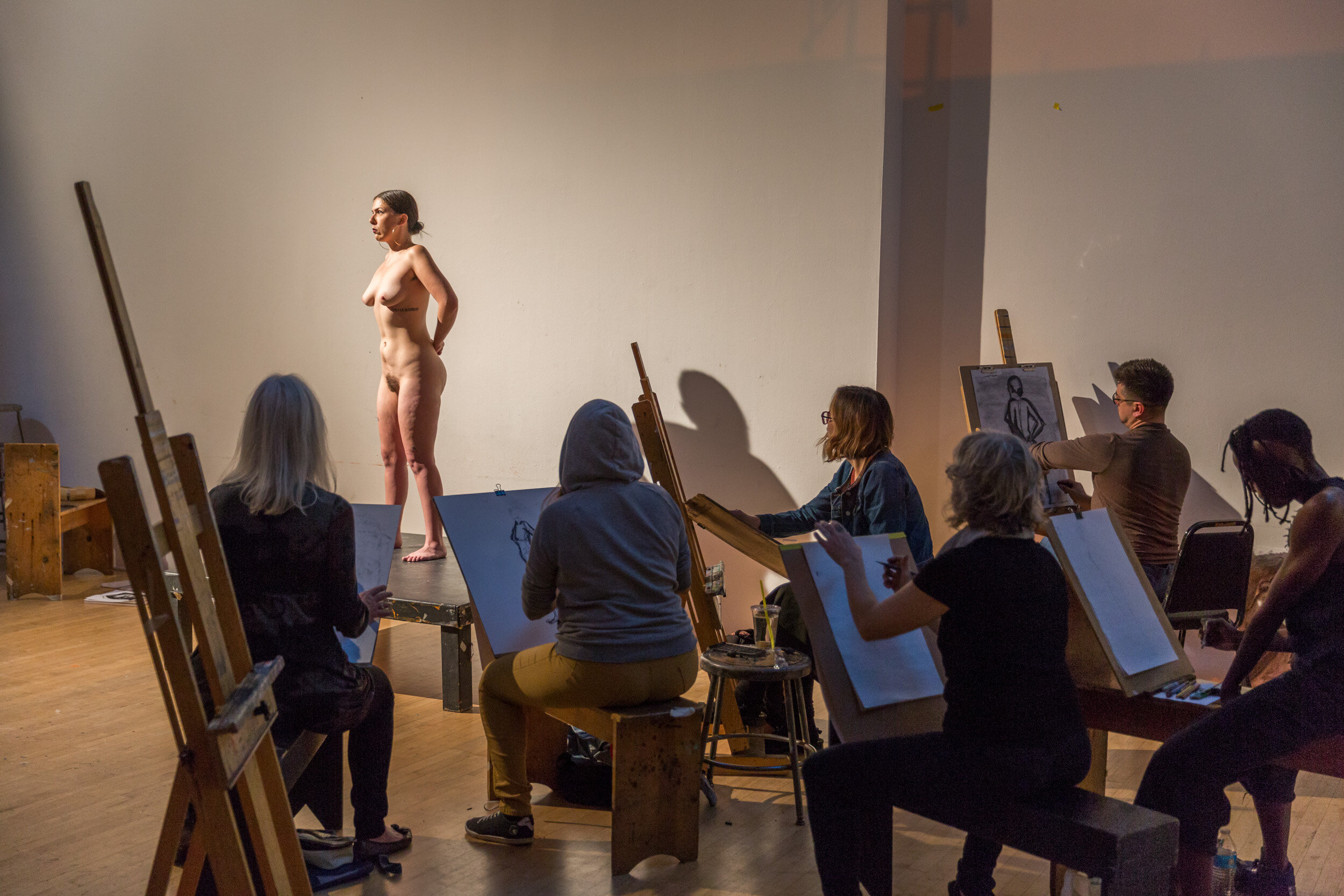 naked art class video