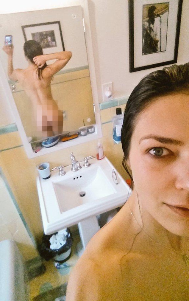 cheyne cumming recommends nude bathroom selfie pic