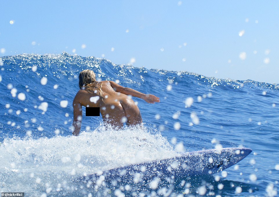 aimee hawkins recommends Nude Surfboarding