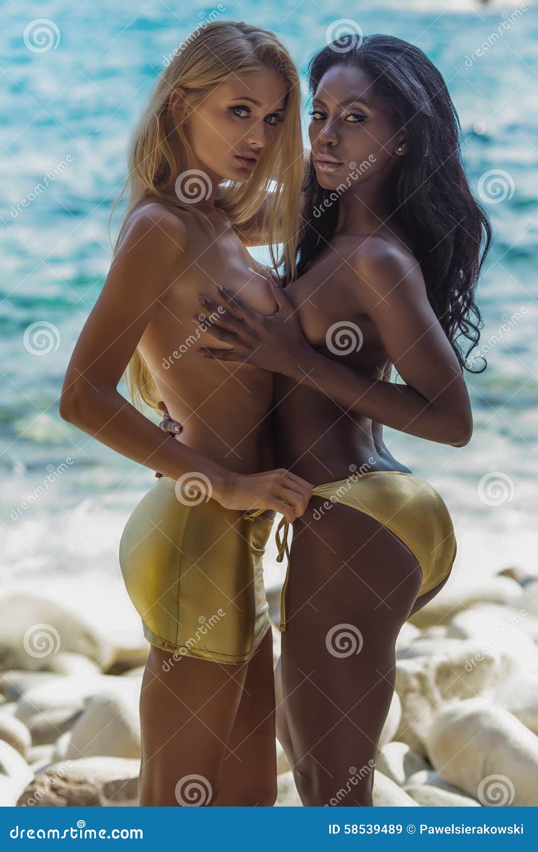 sexy women nude beach