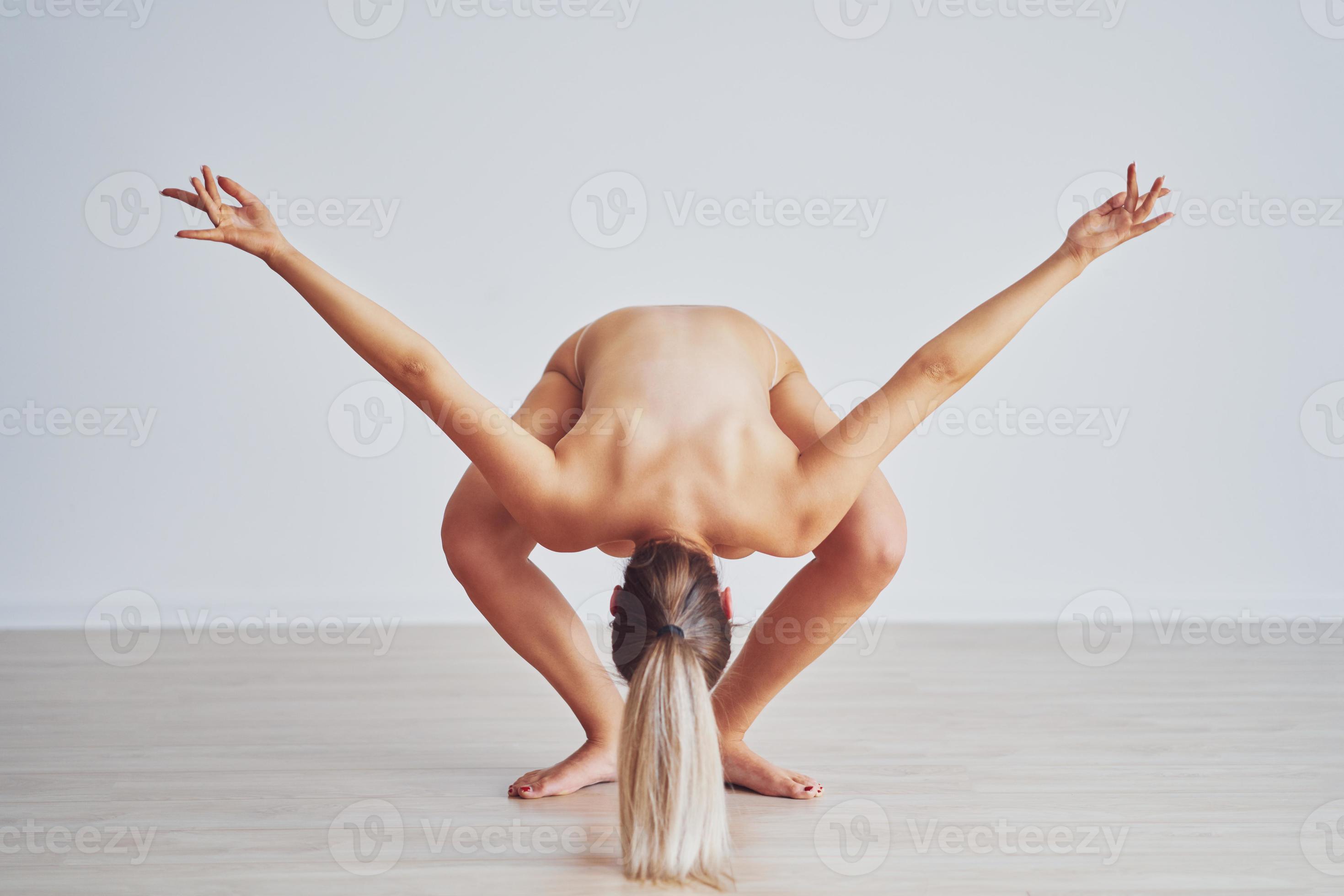 stretch with v nude